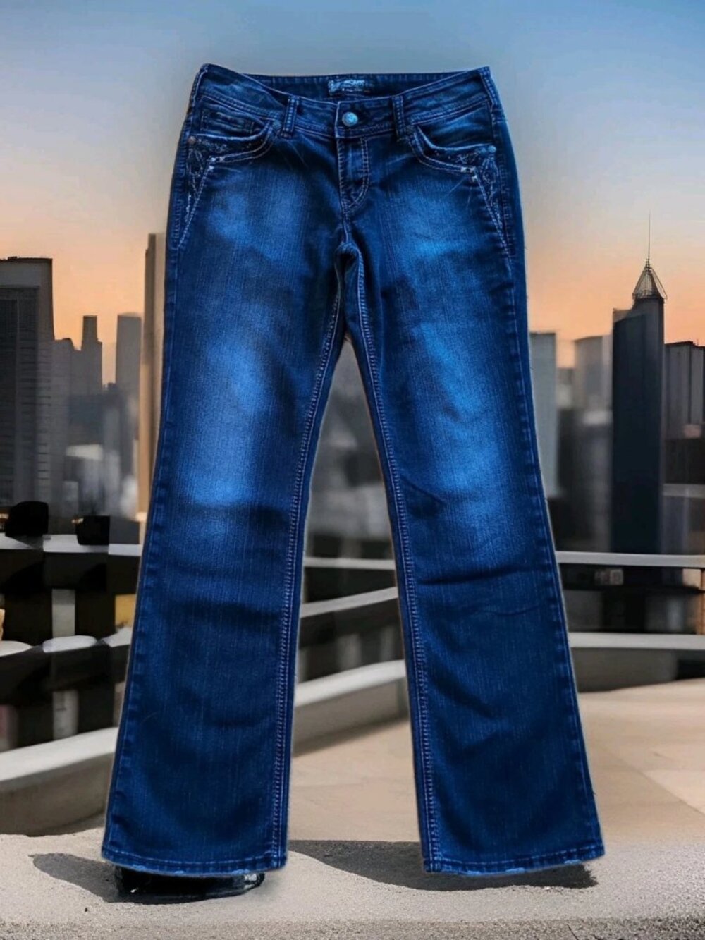 Silver Jeans Suki 17" Women's Sz 31x33 Stretch Dark Denim Boot Cut Embellished
